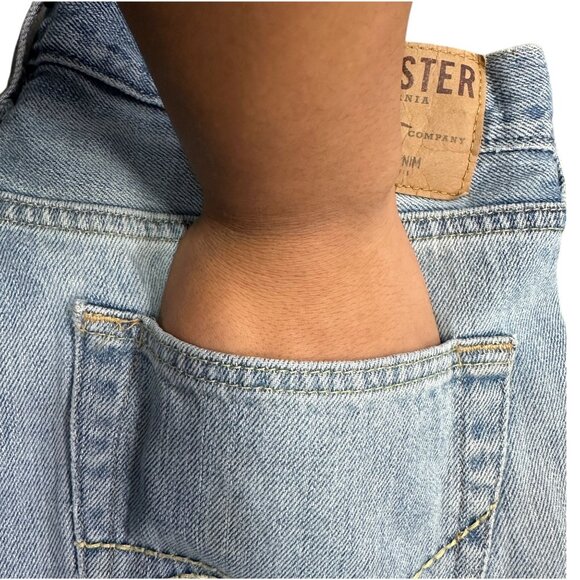 Hollister Mens 34x32 Relaxed Straight Leg Jeans Light Wash Distressed Denim - Picture 13 of 16